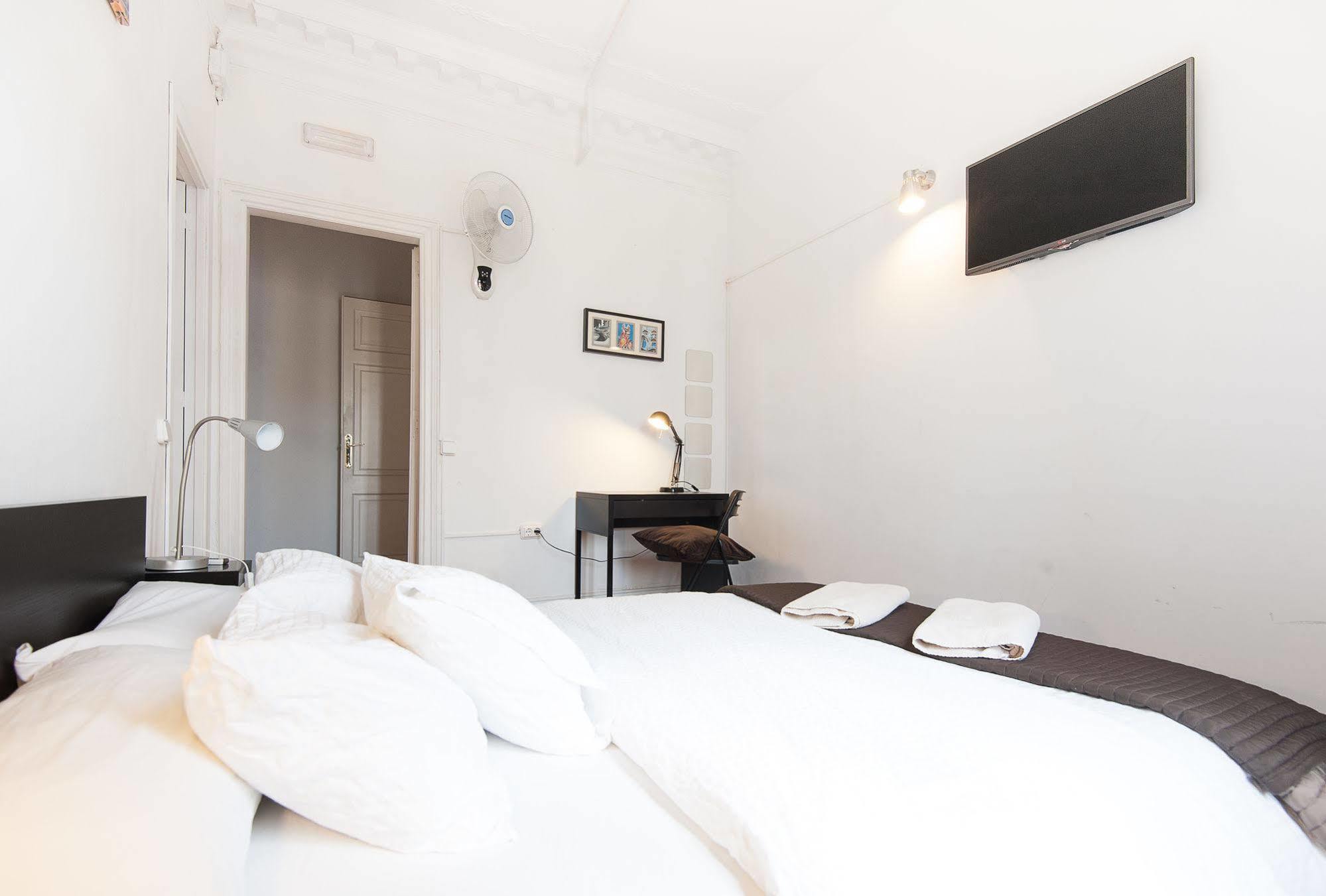 Wow Hostel Barcelona Kültér fotó